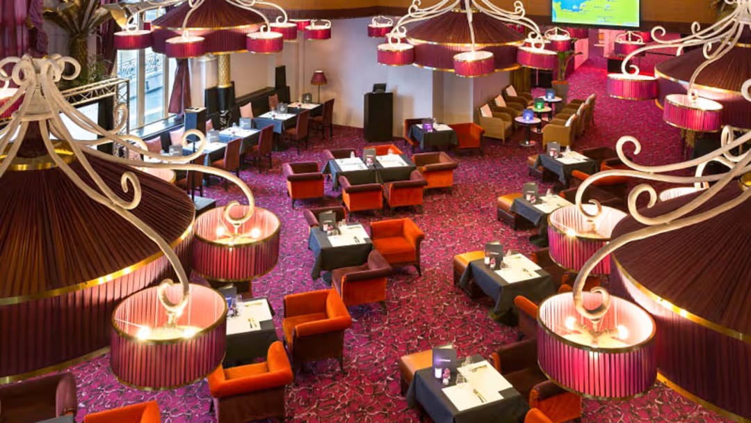 Elegancko zaaranżowana przestrzeń restauracyjna w Warszawie
